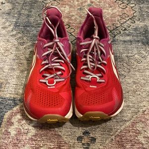 Women’s Altra Olympus 5 Trail shoes size 6